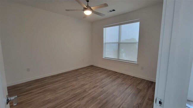 Building Photo - 4801 Springdale Rd