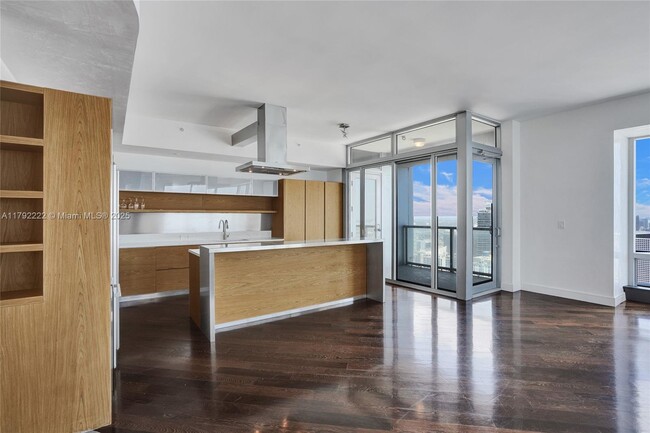 Building Photo - 1425 Brickell Ave