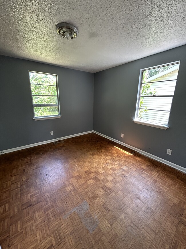 Building Photo - 570 Sally Ann Dr