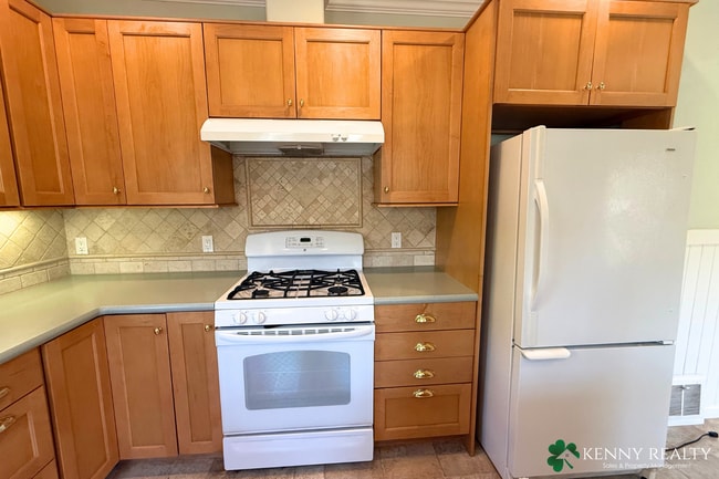 Building Photo - Spacious 3 Bedroom Home in Sign Hill Neighborhood in South San Francisco