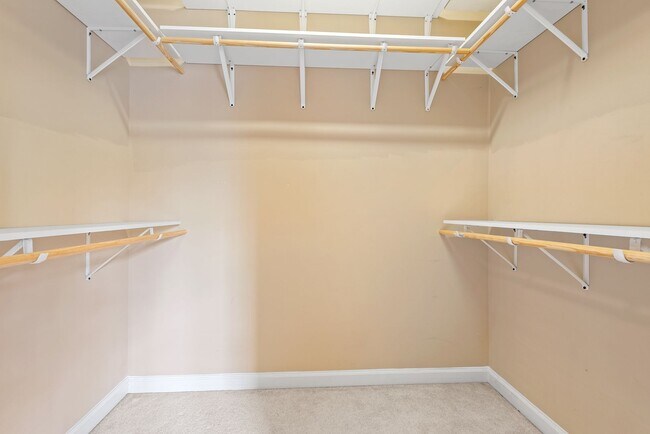 Building Photo - Two Bedroom Durham Townhouse: Available August 7th