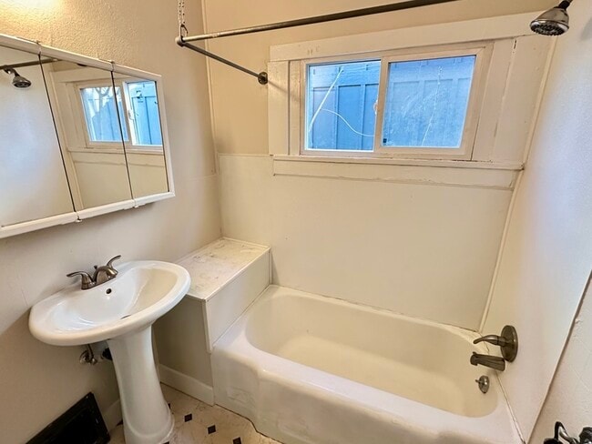 Building Photo - 2798 S Acoma St