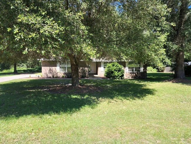 Building Photo - Coming Soon To Tour! Lake City Pet Friendl...
