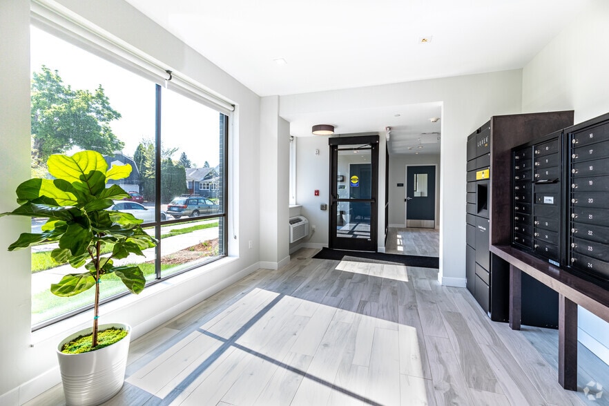 Lobby Photo - MOD 42