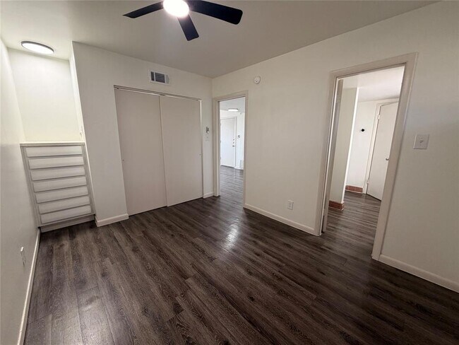 Building Photo - 3304 Red River St