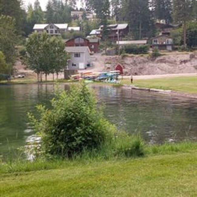 Building Photo - Beautiful Lakeside Home