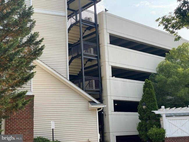 Building Photo - 12929 Centre Park Cir