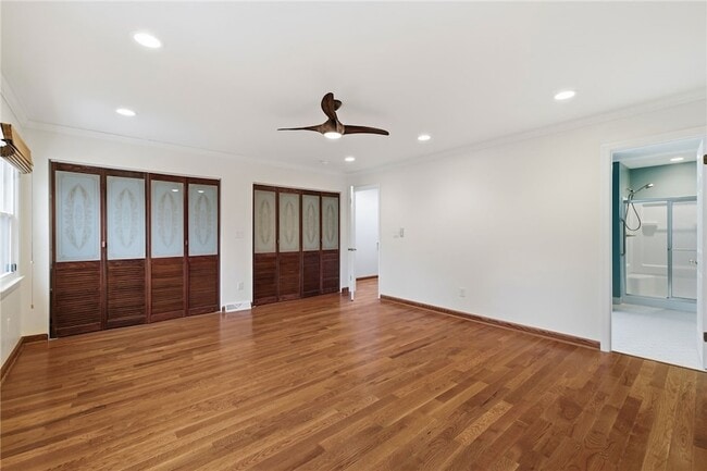 Building Photo - 709 Clyde St