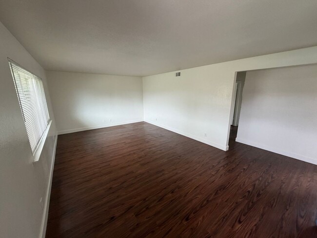 Building Photo - 465 Stansbury Dr