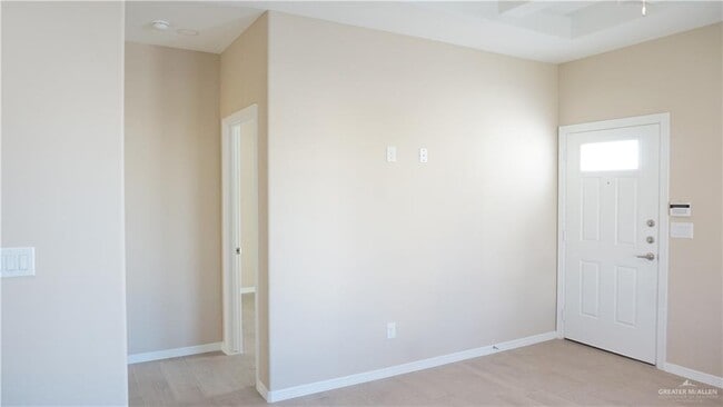 Building Photo - 30 W Kenwood St