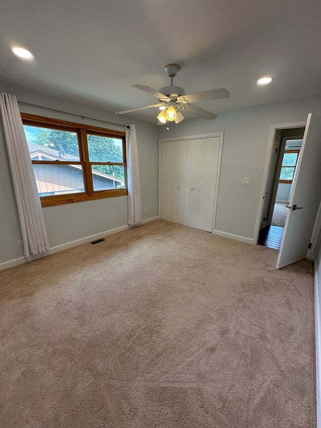 Building Photo - 567 Lorelei Dr