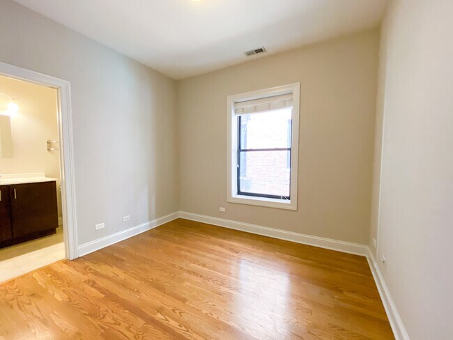 Building Photo - 421 W Belmont Ave