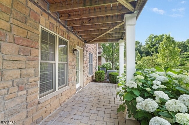 Building Photo - 12 Howland Terrace
