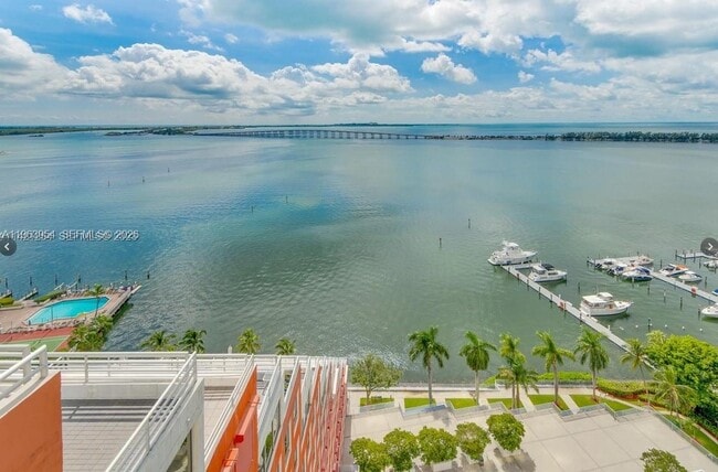 Building Photo - 1541 Brickell Ave