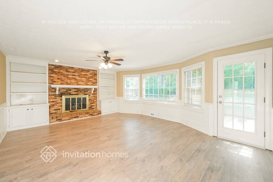 Building Photo - 2350 Ciji Cir