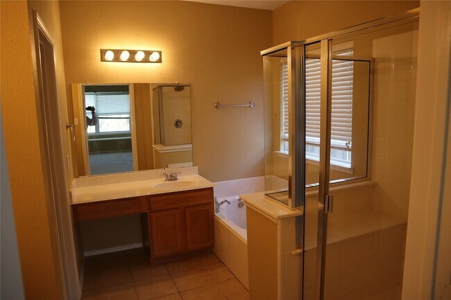 Building Photo - 9724 Old Field Dr
