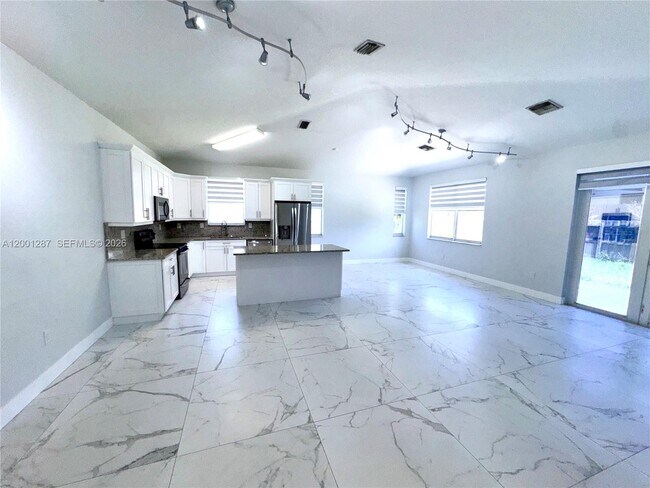 Building Photo - 21405 Ingraham Ave Rd