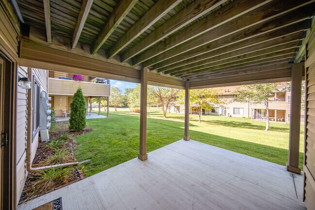 Building Photo - 275 Briarcrest Dr