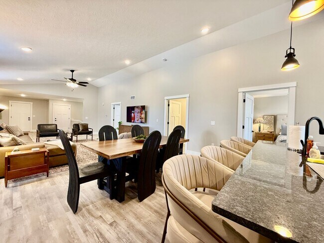 Building Photo - New 5BR Retreat With Hot Tub 2 Living Areas WC, OH