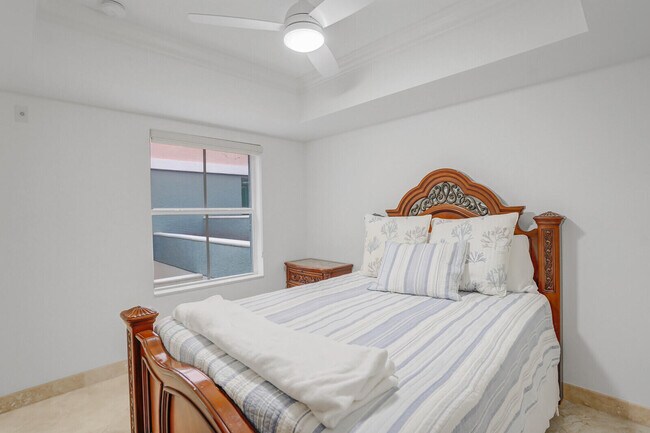 Building Photo - 2051 SE 3rd St