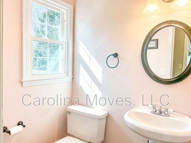 Building Photo - 206 Manassas Dr