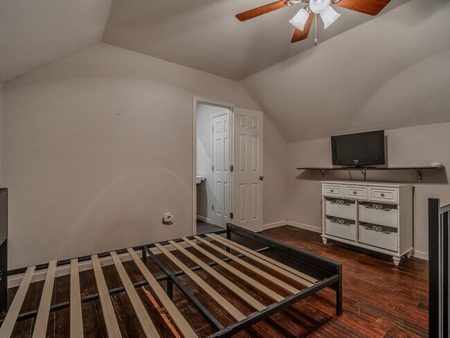 Building Photo - 1133 NW 38th St