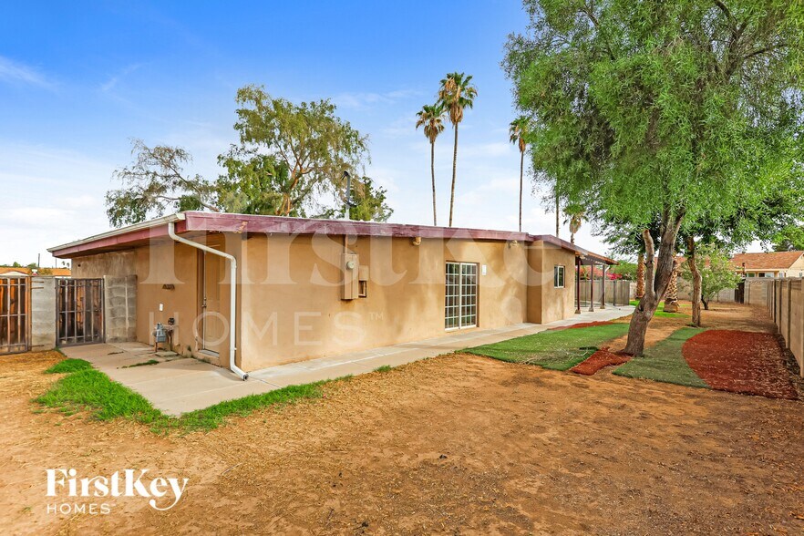 Building Photo - 2028 W Schell Dr