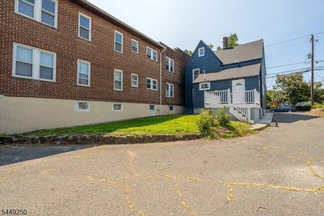 Building Photo - 49 Caldwell Pl