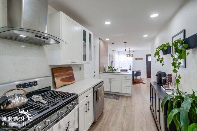 Building Photo - Beautifully Remodeled 4Bdm 2Ba Home with Detached Room/Gym Home in Talmadge Neighborhood.