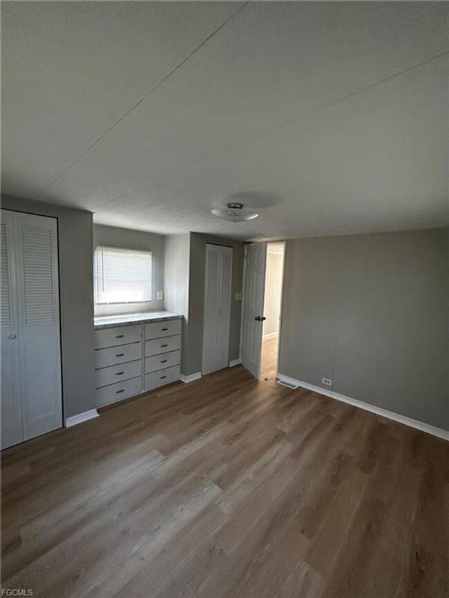 Building Photo - Imperial Harbor Home - First Month Rent FREE!