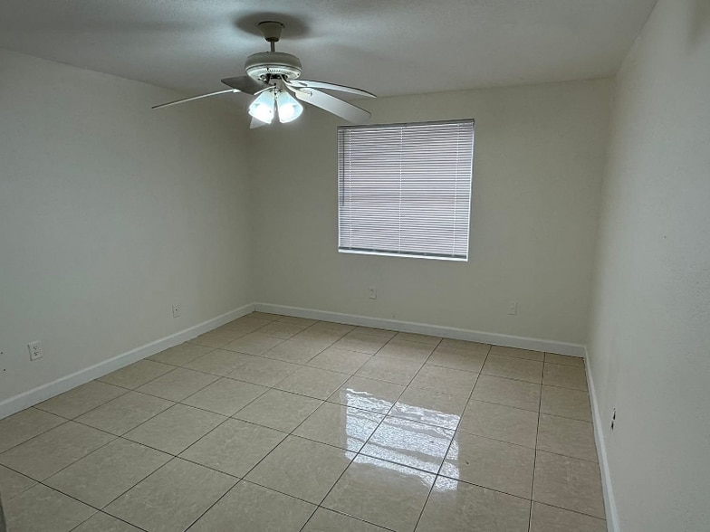 Building Photo - 10203 Carriage Glen Ct