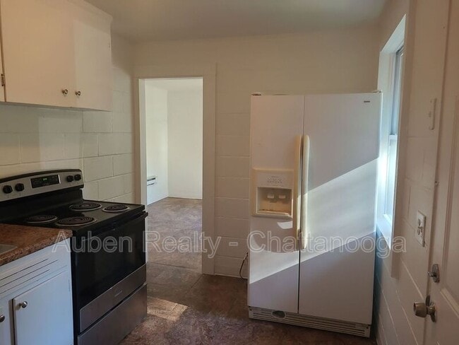 Building Photo - 715 Lupton Dr