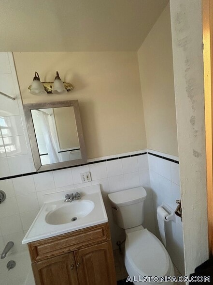 Building Photo - 25 Everett St