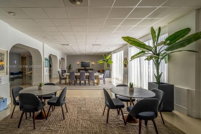 Building Photo - 3140 S Ocean Dr