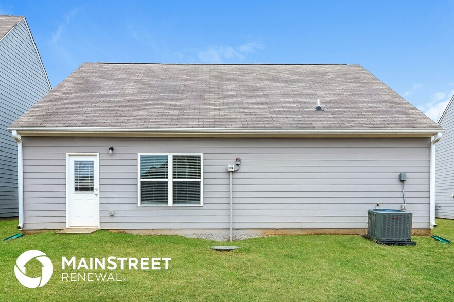 Building Photo - 585 Clover Cir