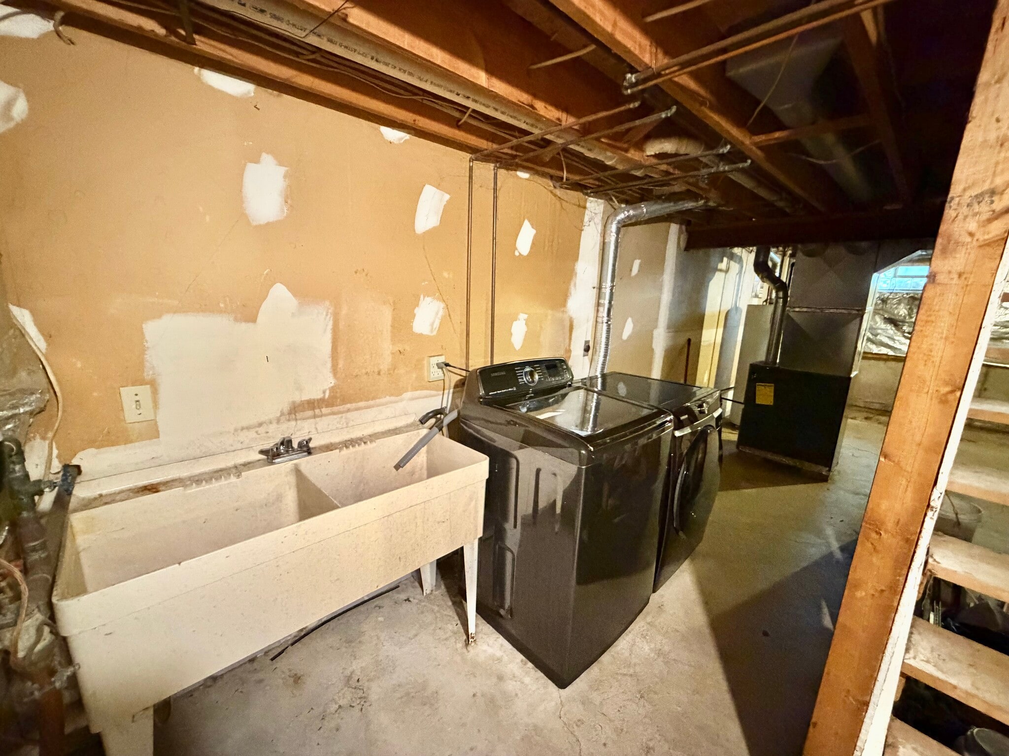 Basement Washer/Dryer - 1328 Dangelo Dr