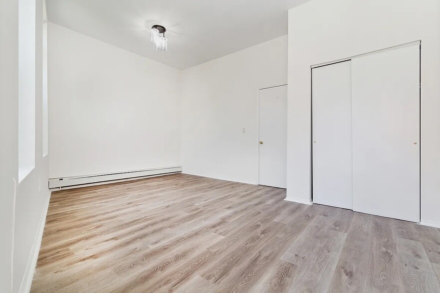 bedroom - 1935 Fulton St
