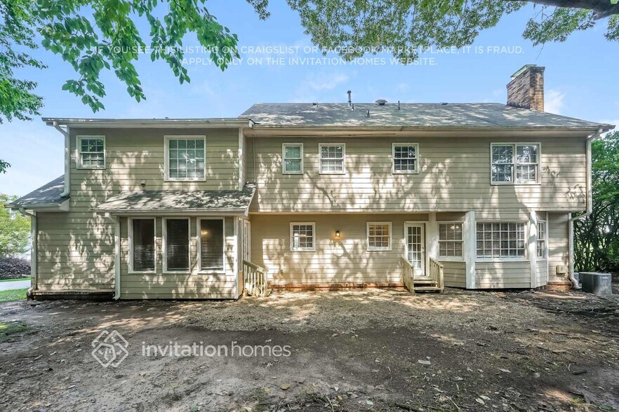 Building Photo - 2350 Ciji Cir