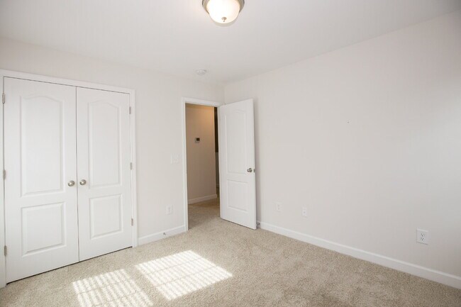Building Photo - 1170 Camellia Dr
