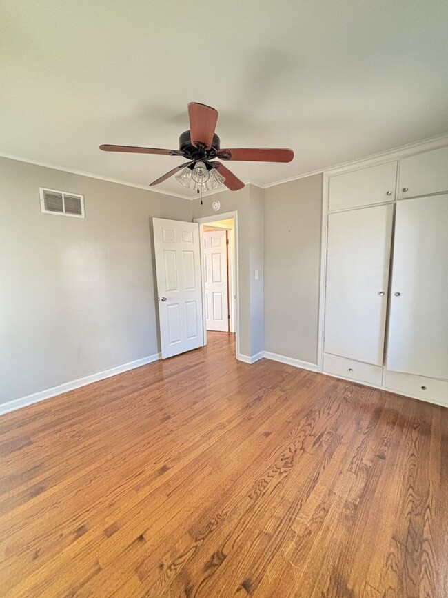 Building Photo - FURNISHED RENTAL IN MIDTOWN!!