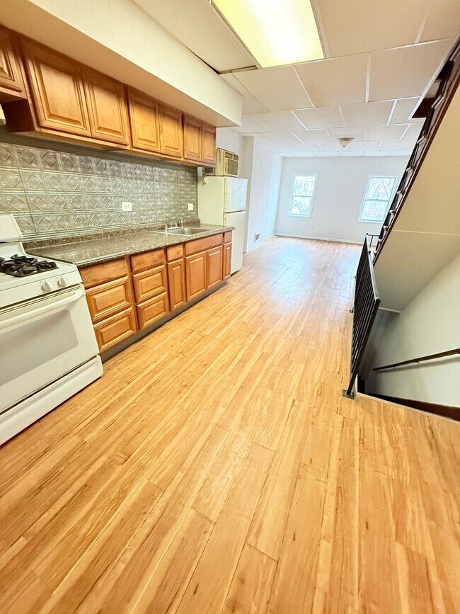 Building Photo - 5BR / 2.5 BA Home – Charles Village – $2,595/mo