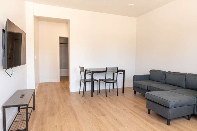 Building Photo - Private Bedroom with Private Bathroom – Fully Furnished & Move In Ready