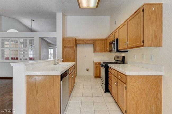 Building Photo - 114 E Tamarack Dr