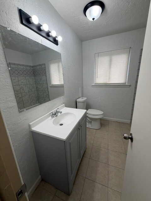 Building Photo - 512 NW Glendale Dr