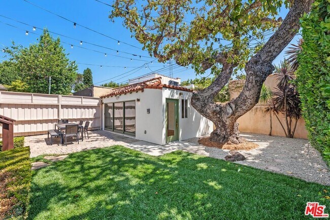 Building Photo - 2030 Kelton Ave