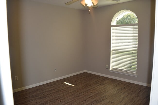 Building Photo - 18130 Beaverdell Dr