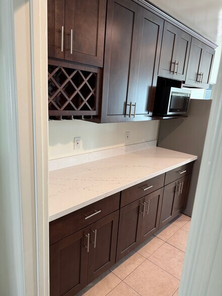 Building Photo - 4114 Jasmine Ave