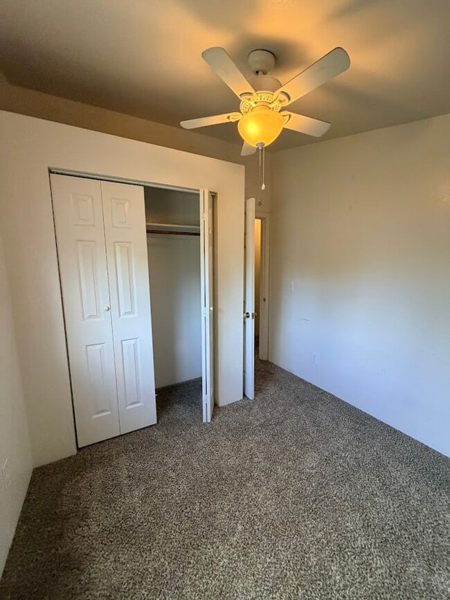 Building Photo - Well maintained home in convenient location w/seasonal landscaping incl.