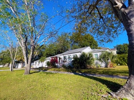 Very spacious house with 3 car driveway - 3319 W Paul Ave