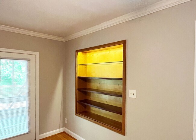 Building Photo - 3263 Bishop St